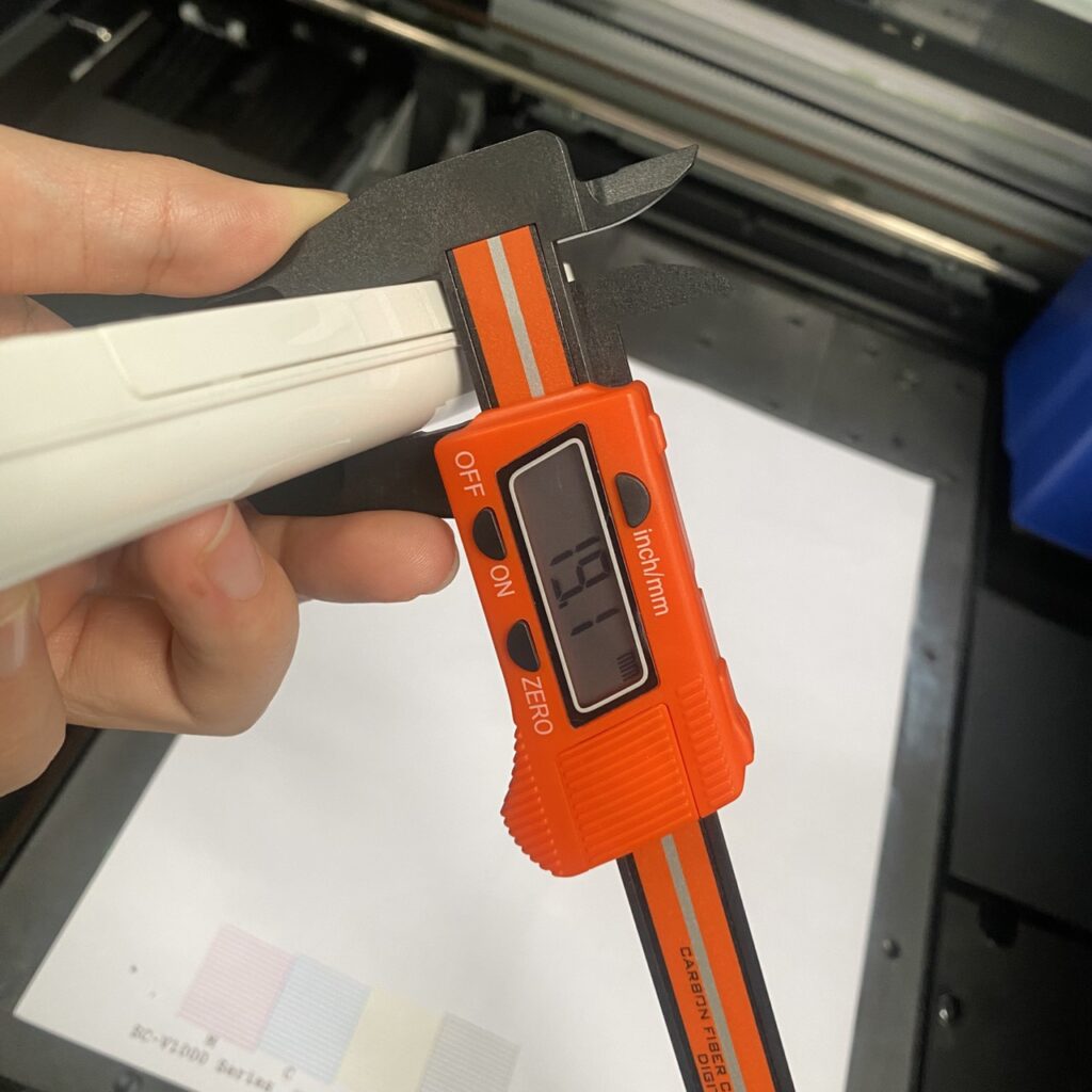 ความสูง วัสดุพิมพ์ยูวี เครื่องพิมพ์ยูวี วิธีวัดความสูงวัสดุ เครื่องพิมพ์ uv Epson V1030